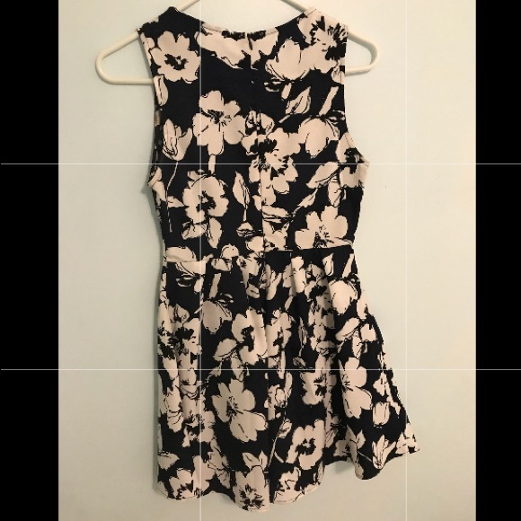 Cute floral dress - Picture 2 of 5